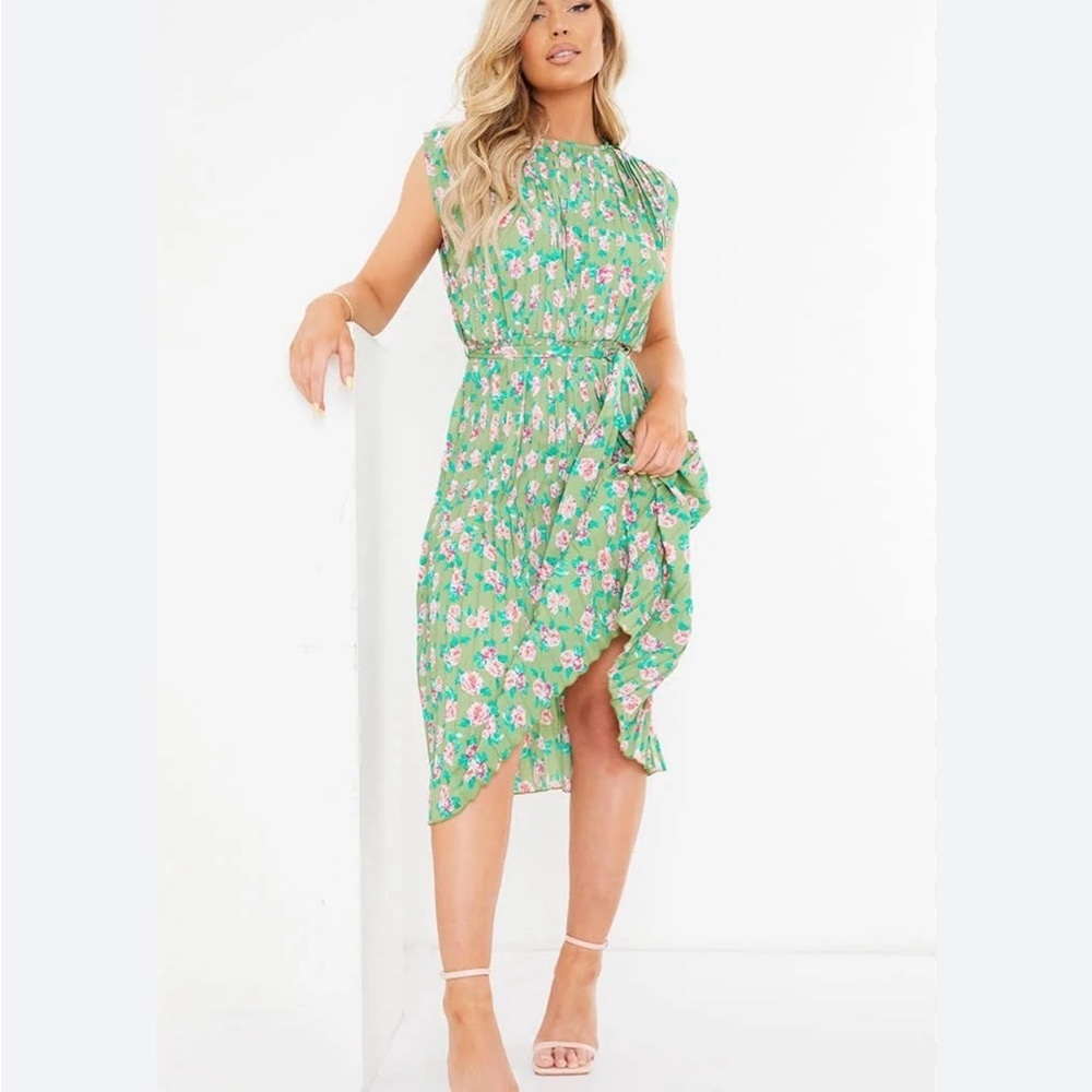 Prettylittlething Women's Green Floral Print Pleated Sleeveless Midi Dress Sz. 0